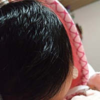 一头乌黑的秀发