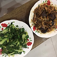 我的月子餐 呵呵 吃的想哭啊！生完宝宝的生活感觉要崩溃了！感觉看到谁都莫名的想发火 难道是自己太作了...