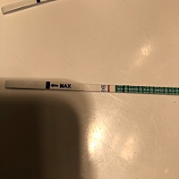 我还有个把星期才来大姨妈，有一条淡淡的看不清楚，有怀孕的可能吗