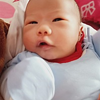 宝宝25天了，喝奶的时候嗓子里有痰，不喝奶的时候又感觉正常，有这种情况的吗？用去看看吧？