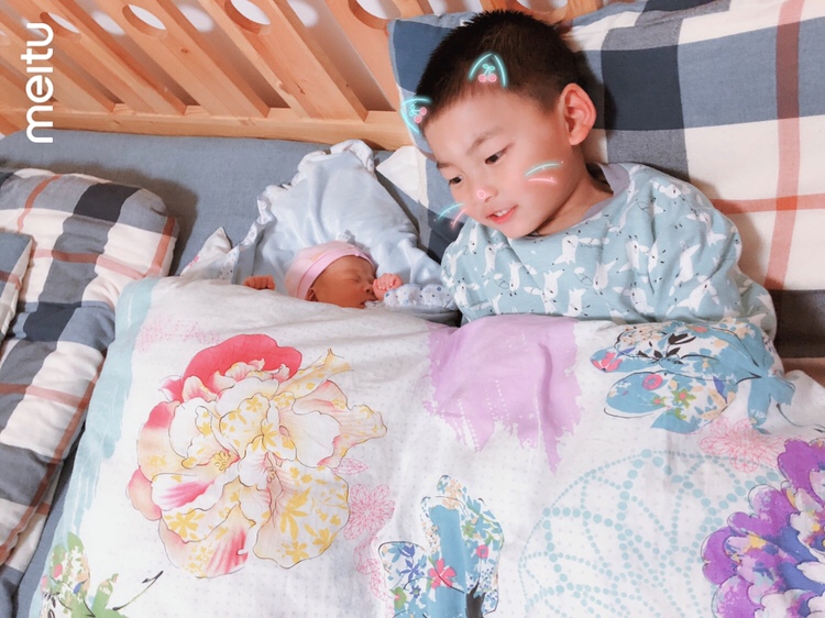 聪颖秀丽，怡然自得，岁月静好，现世安稳！爱你们！