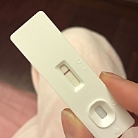 早上的试纸到晚上变成这样了，是失效了吗，还是有希望啊，