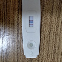 备孕第一个月，昨天该来没有来，今天又测一下，红道道明显加深了，这是五分钟的时候就这么红，今天去医...