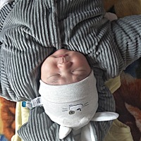 宝宝多大适合背脚拔开的那种背带，他太闹了，要不背估计饭都弄不来吃了。