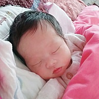 正月初二我家磨人的小妖精来到我们身边！原来剖宫产也没有想象的那么可怕，只是麻醉的很让人难受整个手...