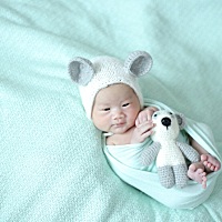 宝宝20多天，今天拍的刚出炉的月子照哦😊  看的我心都要萌化了😘😘