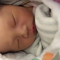 宝宝五天了，天天一到晚上就哭，哭得还很伤心，白天一直睡，晚上一直哭，怎么办怎么办，有没有什么好的...