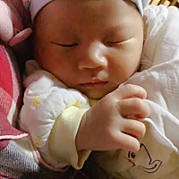 有不愿吃母乳的宝宝吗？也不是不愿意吃，就是给他喂的时候吃不到好久就睡着了，其实他都还没吃饱，然后...