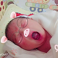 宝妈们宝宝十五天应该喝多少毫升奶粉，我给宝宝喝六十毫升感觉喝完还饿，不知道多少天给加量