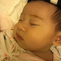 孩子放屁声儿太大了～有时候都能给我吓一跳……😂一点也不像小姑娘放的😂