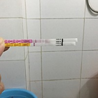 大姨妈迟了一个礼拜，平时一直都是不准的，早早孕试纸测是白板，不知道是不是心理作用，总感觉肚子涨，...