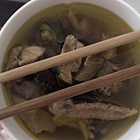 为了催奶一天三次鸡肉鸡汤， 催奶不成反倒全部吃自己脸上了，现在的脸感觉都肿起来了