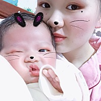 宝妈们有什么好的办法能快速拍出嗝的  我每次给宝宝拍半天没出一个嗝  请宝妈们指教😘😘😘