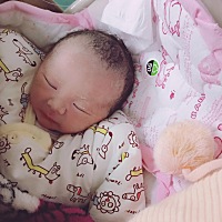 看着宝宝一天一天长大的喜悦，已经忘记生产的疼痛和半夜起来喂养的辛苦，他有点小痛小痒就无限放大，对...