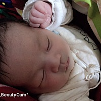 宝宝前天晚上洗澡不知道是不是冻着了，肚子一直咕噜咕噜响，还会不停放不臭的响屁，放屁的时候会带一点...