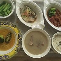 在月子会所一天六餐，不重样，刚开始还有新鲜感，现在看见就没胃口，菜品淡的咽不下。