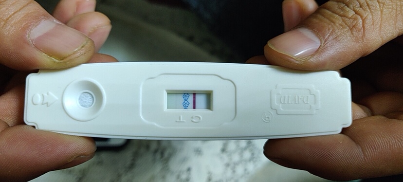 亲们，上个月25号来例假，每个月都会提前3天左右，今天早上测的，不知道有没有，知道的评论一下