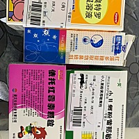 我家小孩还没有满月，就感冒了，喉咙有痰咳嗽，鼻子有点鼻涕堵住了，呼吸有点大声，带他去医院看急诊医...