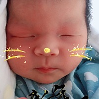 小宝宝，你要健健康康的，爸爸妈妈，爷爷奶奶都在家等你呢！