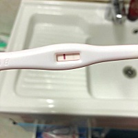 今天本来是大姨妈来的日子，什么反应也没有，然后测了一下体温37.1，然后买了个测试棒，测了一下，会不...