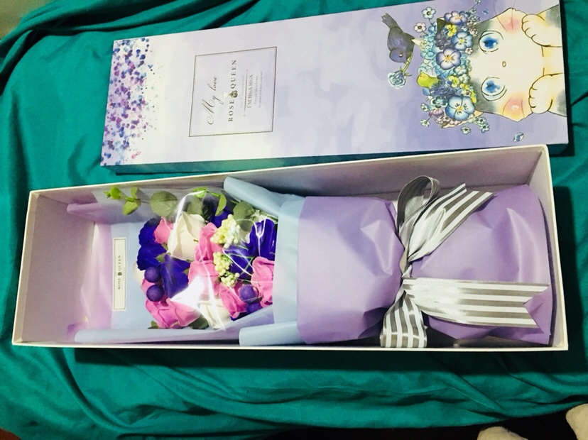 查出怀孕一周后，老公就送我来了老家，有种寄人篱下的感觉，每天都感觉很孤独，手机几乎成了我的全部，每天都等着老公下班的时间和他视频聊天，一共来看过我两次，一次3天，第二次春节来了6天，我以前是不怎么玩手机的，现在只能每天拿着手机