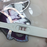 这是不是怀孕啦，求解，很突然，是不是该吃点在药店买的叶酸一类的啥啊？