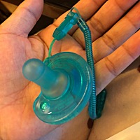 各位宝妈，有必要给宝宝用安抚奶嘴吗？有人说能用，有人说不能用，到底能用吗？