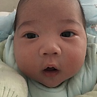 宝宝两个月啦，宝宝胖了，我还在瘦哦