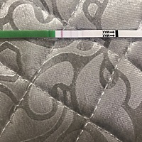 亲们，快帮我看看我这个是不是在排卵呢？？好蒙圈呀😂😂看了说明说这么淡就是没有排卵