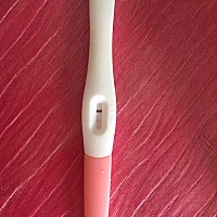 末次月经1月17日大半夜来的，月经推迟两天没来，晨尿测出两条线，第二天线淡的不能再淡，还没有昨天晨尿...