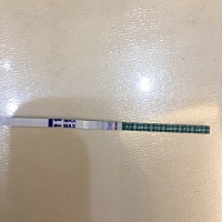 这是怀孕了还是没怀孕，为什么第一道红线不是特别明显呢？求有经验的宝妈赐教