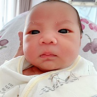 我好想我儿子，呜呜～～这么小就喉咙发炎咳嗽住院隔离了！好想他，老公又不给我去医院，怎么办好。