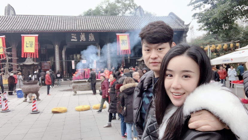 前两天我说想去成都吃火锅、我家马先生就真的带我来吃火锅了。