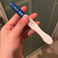 有些感冒咳嗽，未吃药，胸部感觉有变化，早上测出来的，怀孕5周，不知道目前需要去医院检查下吗，还是要...