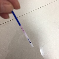 这是有了吗？上个月十二号来的大姨妈这个月没来今晚一测就这样了