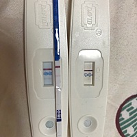 末次月经1月25，上面是17号测的，下面是早上测的，有一点印不知道有没有怀孕，有没有和我一样25号末次，...