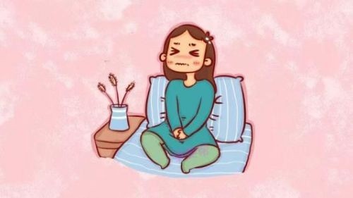 女性月经期间吃什么好

我们都知道对于女性而言在经期应该多吃些补血的食物，但是多数人不知道具体应该吃些什么?这无疑令许多女性困扰不已，下面为大家介绍女性经期吃什么比较好，供大家了解。

女性经期的食疗方推荐

当归生姜羊肉汤
当归30克，生姜30克，精羊肉500克。一同放入砂锅内，加适量水，先用武火烧沸，再改文火炖至肉烂，调味后即可服食，每日一次，食肉饮汤。

玉米须炖瘦肉
玉米须30克，瘦肉120克，精盐适量，味精少许。将瘦肉切块，与玉米须一起放入陶罐内，加水500毫升，上蒸笼加盖清蒸至肉熟，加精盐、味精，趁热服用。

珠玉粥
生山药100克，生薏苡仁100克，龙眼肉15克，粳米100克。先将薏苡仁和粳米煮熟，再将去皮捣碎的生山药和龙眼肉放入同煮为粥。

益母草炒荠菜
鲜益母草3克，鲜荠菜30克，菜油适量。将鲜益母草、鲜荠菜洗净切断。把铁锅放在旺火上，倒入菜油烧热，放入鲜益母草、鲜荠菜炒熟即可食用。1天两次，服至血止。