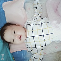 睡梦中还笑呢！