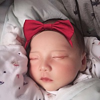 白天不醒，晚上不睡，好嗨呦，天天晚上喂奶无数次，谁来拯救我呀，濒临崩溃