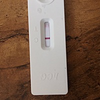 1月28号来的大姨妈，排卵期这个月13号，1大家帮我看看，有条很浅的线，是不是呀。