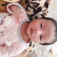 就怕你像我们两的缺点 结果随的铁铁的 我的大鼻子 你爸的小眼睛 😂