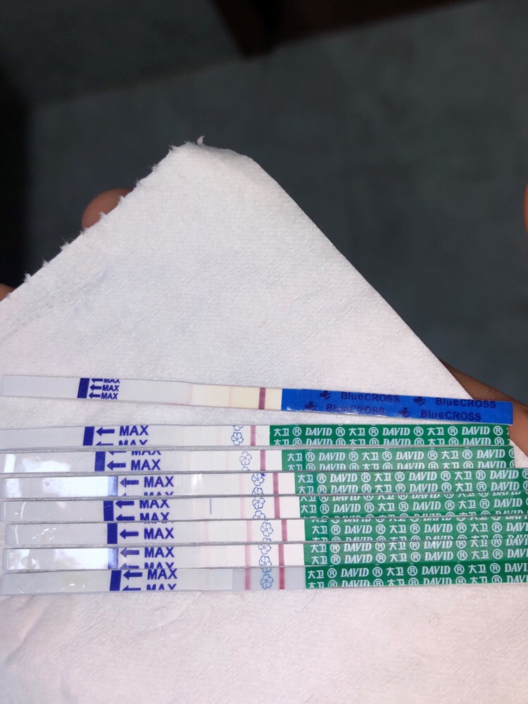 大家帮我看下试纸加深好像很不好，后面三次是隔天测的，感觉没怎么加深