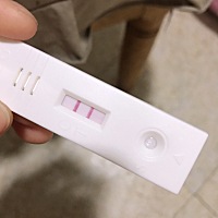 未婚先孕，我20他大我5岁，信仰不同男方家里不同意，还让他相亲，目前说好的先不让家里知道孩子，他很爱...