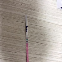 大家帮忙看一下这排卵试纸什么意思