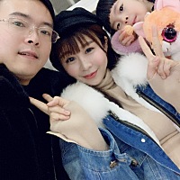 阳光活泼超级吃货的我。怀大宝的时候，从来没有啥孕吐反应，看看图三的自己，都好心疼，这吐的真开始怀...