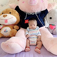 记录我大儿每天的成长的变化，两月零十天了、wom我们快去拍百天照了啦。 开心欧