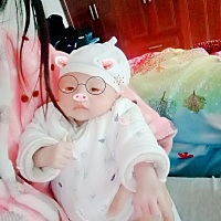 22天了。。。 陪你慢慢长大 看着你。。又心疼。。唯一就是母乳不够。。。让你主喝奶粉。。哎。。当妈的...