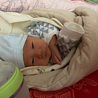 宝贝去医院的第二天，想她！黄疸是每个新生儿都需要经历的，但还是想她想到看着照片不自觉哭，这可能只...