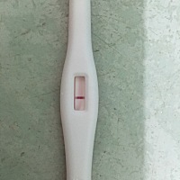 末次月经28号，今天忍不住测了，结果是白板，但是还是安慰自己说再观察看看，说不定下周大姨妈就不来了呢