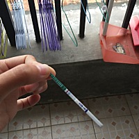 上个月20号来的姨妈 25号停的  这个月3号 7号有同房 都有带套的 这个是不是怀孕了到现在姨妈都还没有来